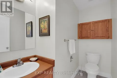 40 Huntview Private Ottawa ON K1V 0M5