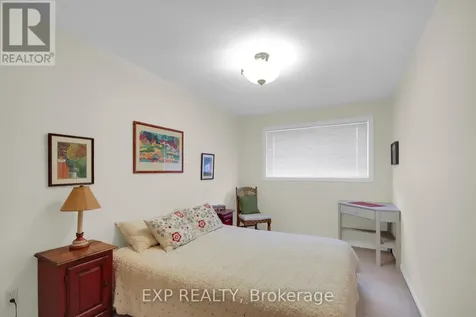 40 Huntview Private Ottawa ON K1V 0M5