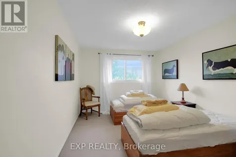 40 Huntview Private Ottawa ON K1V 0M5