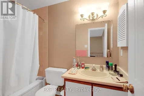 40 Huntview Private Ottawa ON K1V 0M5