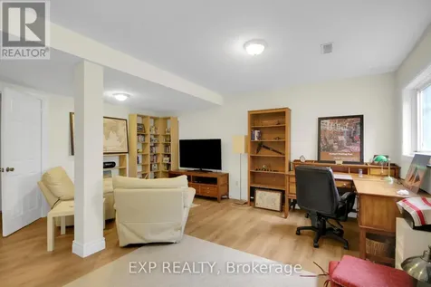 40 Huntview Private Ottawa ON K1V 0M5