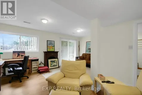 40 Huntview Private Ottawa ON K1V 0M5