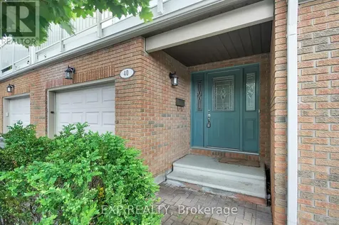 40 Huntview Private Ottawa ON K1V 0M5