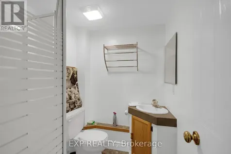 40 Huntview Private Ottawa ON K1V 0M5