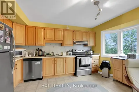 40 Huntview Private Ottawa ON K1V 0M5
