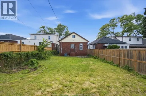 1030 Oak Street Windsor ON N9A 5G4