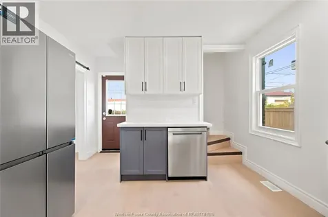 1030 Oak Street Windsor ON N9A 5G4