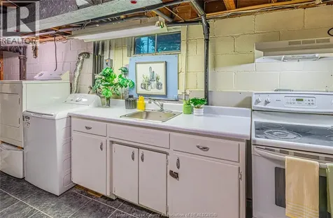3365 Curry Avenue Windsor ON N9E 2T4