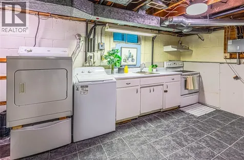 3365 Curry Avenue Windsor ON N9E 2T4