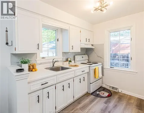 3365 Curry Avenue Windsor ON N9E 2T4