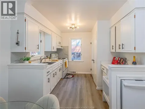 3365 Curry Avenue Windsor ON N9E 2T4