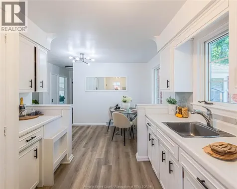 3365 Curry Avenue Windsor ON N9E 2T4
