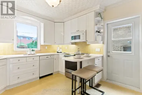 146 Gloucester Grove Toronto (oakwood Village) ON M6C 2B1