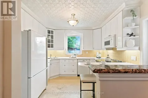 146 Gloucester Grove Toronto (oakwood Village) ON M6C 2B1