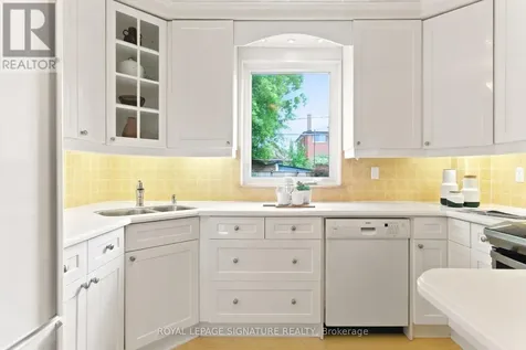 146 Gloucester Grove Toronto (oakwood Village) ON M6C 2B1