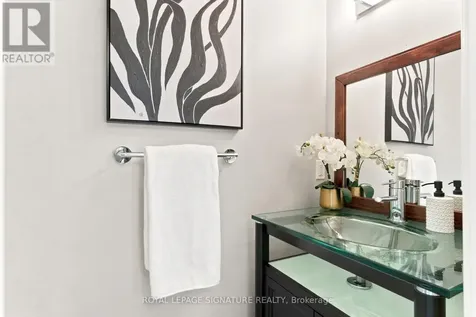 146 Gloucester Grove Toronto (oakwood Village) ON M6C 2B1