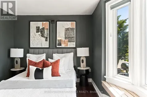 146 Gloucester Grove Toronto (oakwood Village) ON M6C 2B1