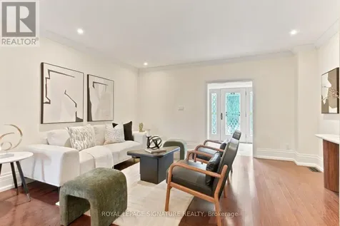 146 Gloucester Grove Toronto (oakwood Village) ON M6C 2B1