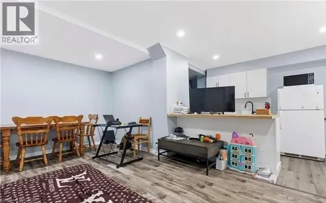 235 Hamilton Road London ON N5Z 1P9