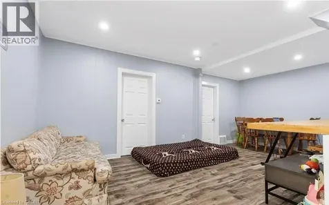 235 Hamilton Road London ON N5Z 1P9