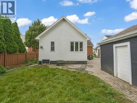2584 Chilver Windsor ON N8W 2V9