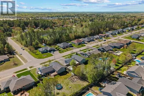 51 Bedard Boulevard Petawawa ON K8H 0B7