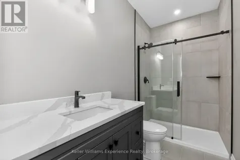 62 Rue Vanier Tiny ON L9M 0J2