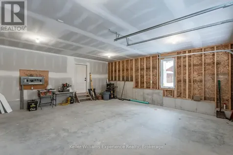 62 Rue Vanier Tiny ON L9M 0J2