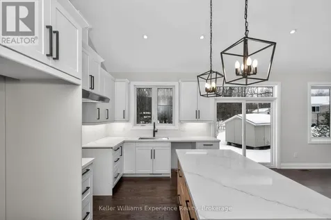 62 Rue Vanier Tiny ON L9M 0J2