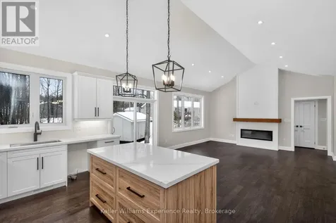 62 Rue Vanier Tiny ON L9M 0J2