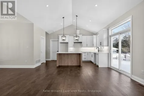 62 Rue Vanier Tiny ON L9M 0J2