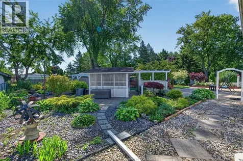 1804 St. Anne Street Tecumseh ON N8N 1V4