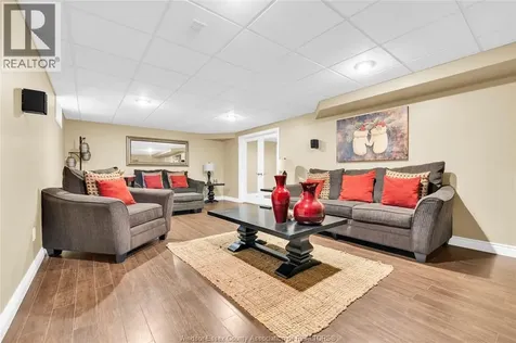 112 Fay Court Lakeshore ON N8L 0K9