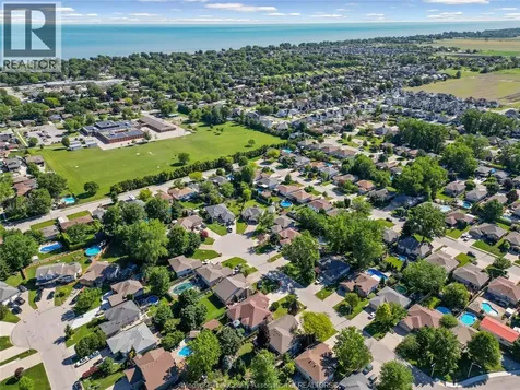 112 Fay Court Lakeshore ON N8L 0K9