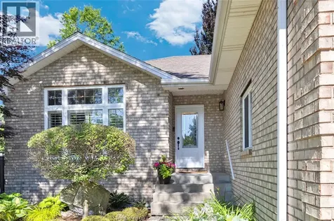 112 Fay Court Lakeshore ON N8L 0K9