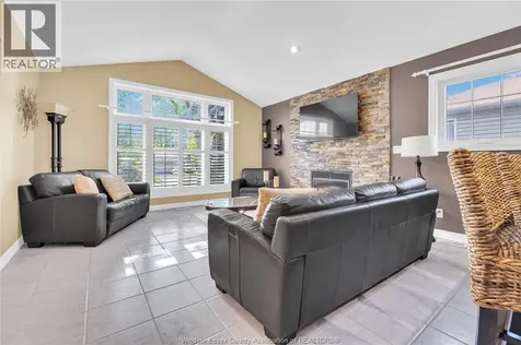 112 Fay Court Lakeshore ON N8L 0K9