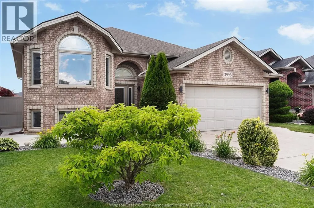 3998 Cosenza Street Windsor ON N9G 0A5