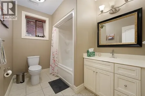 3998 Cosenza Street Windsor ON N9G 0A5