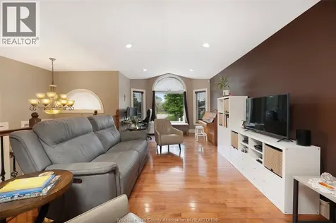 3998 Cosenza Street Windsor ON N9G 0A5