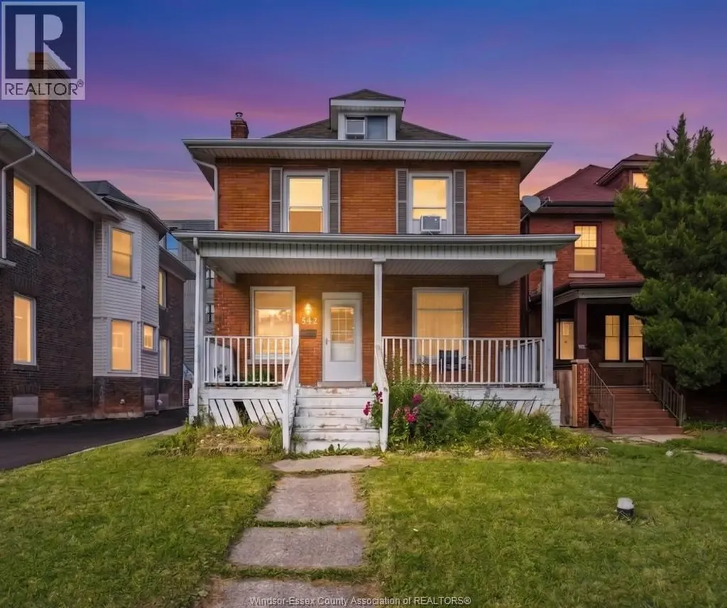 542 Victoria Avenue Windsor ON N9A 3M8