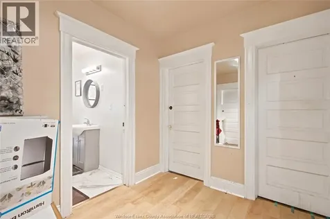 542 Victoria Avenue Windsor ON N9A 3M8