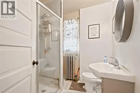 542 Victoria Avenue Windsor ON N9A 3M8
