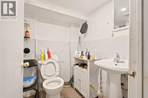 542 Victoria Avenue Windsor ON N9A 3M8