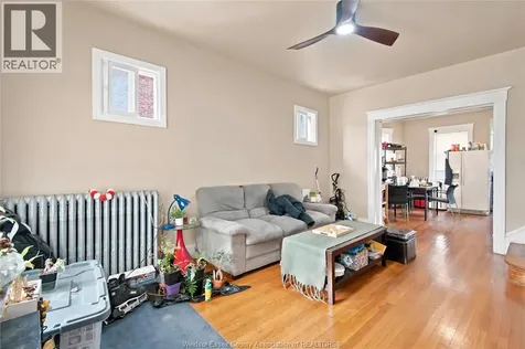 542 Victoria Avenue Windsor ON N9A 3M8