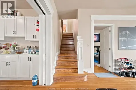 542 Victoria Avenue Windsor ON N9A 3M8