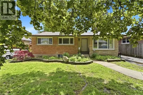 133 Kingslea Drive Hamilton ON L8T 4A7