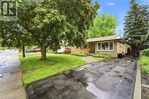 133 Kingslea Drive Hamilton ON L8T 4A7
