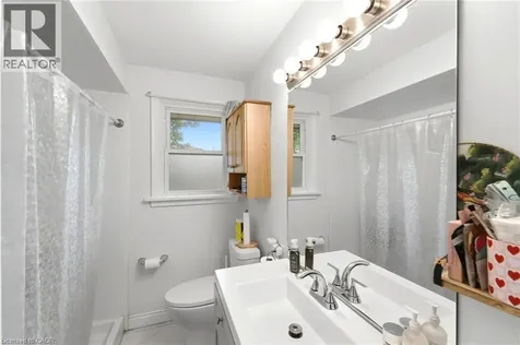 133 Kingslea Drive Hamilton ON L8T 4A7
