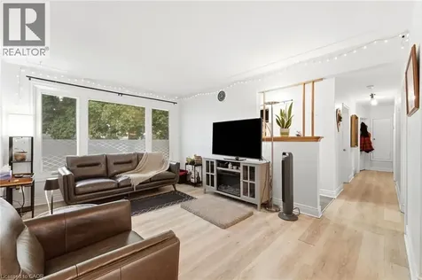 133 Kingslea Drive Hamilton ON L8T 4A7