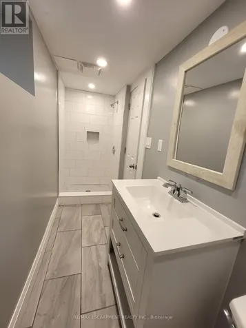 76 Glenview Avenue Cambridge ON N1R 2W2